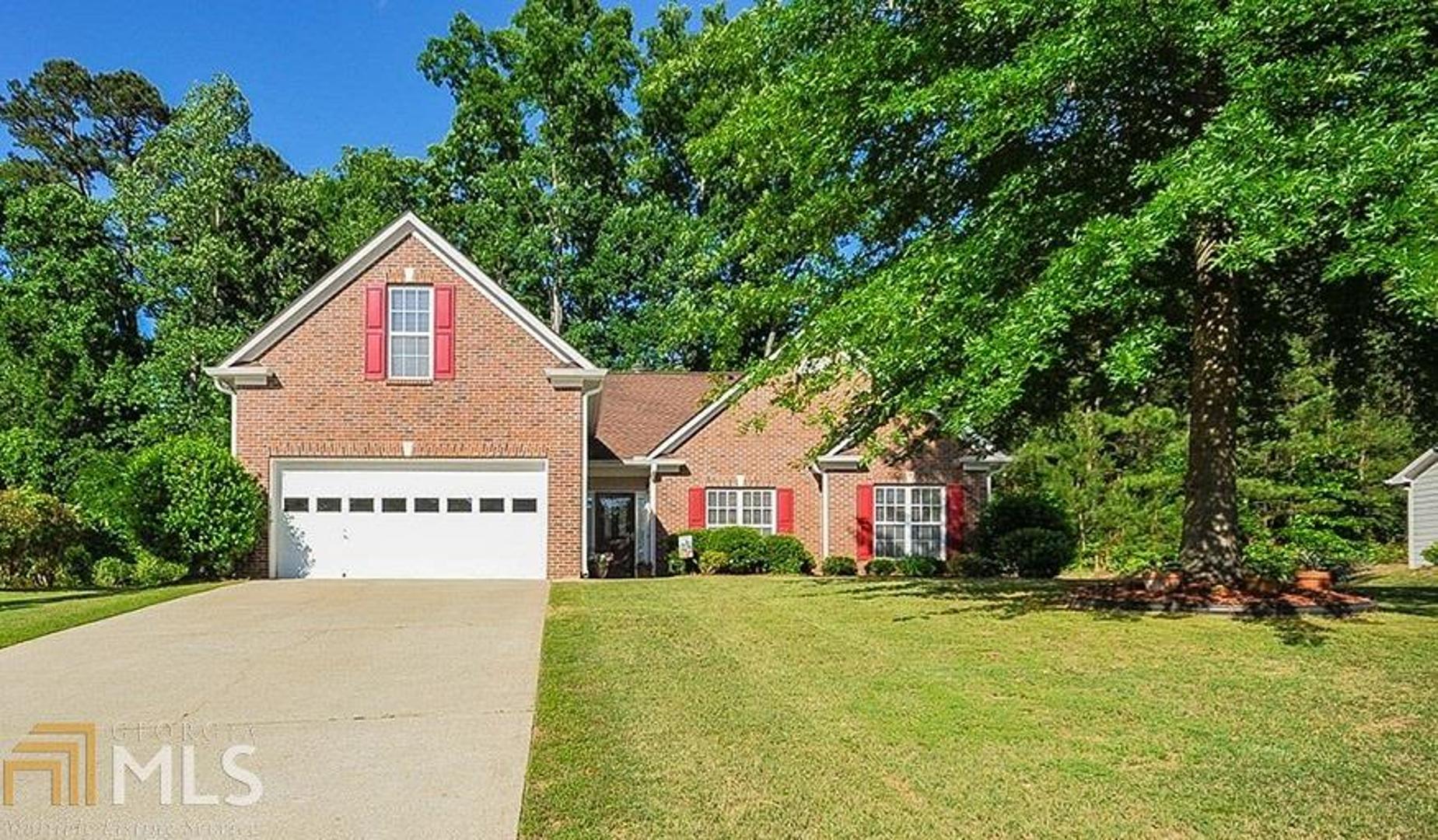 Move-in ready ranch home located in Cobblestone Park in a quiet cul-de-sac. Home features high ceilings throughout, an open floor plan with separate dining room and eat-in kitchen, spacious bedrooms plus an upstairs bonus room. Located close to parks, shopping, and area schools.