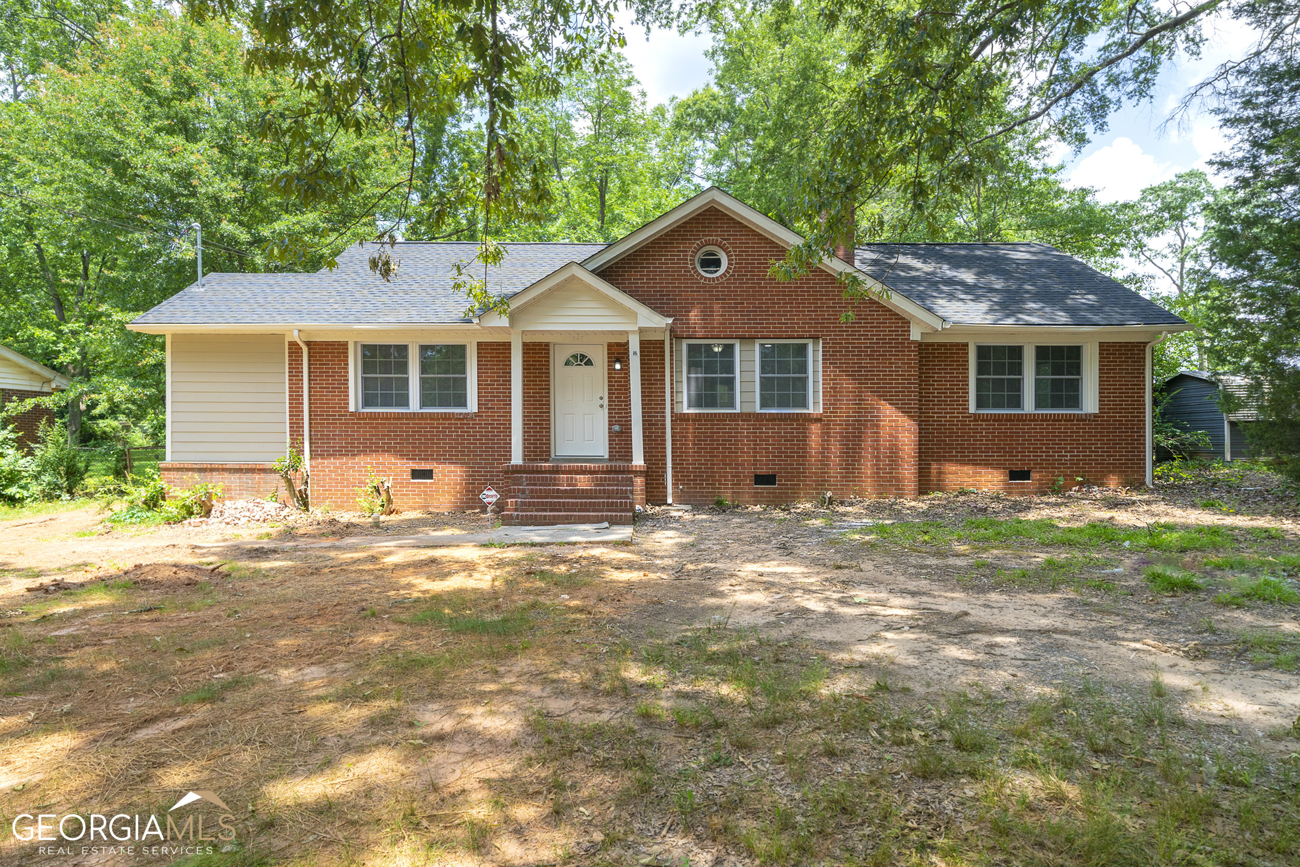 This 2150 sqft Ranch home include 4 bedrooms, 2 full baths with granite counter tops, open and spacious kitchen with granite counter tops and LVP flooring, formal dining room, family room and gathering room which can also be used as an office. *Photos were taken before tenants move in. If any damages are needed, owner will restore.