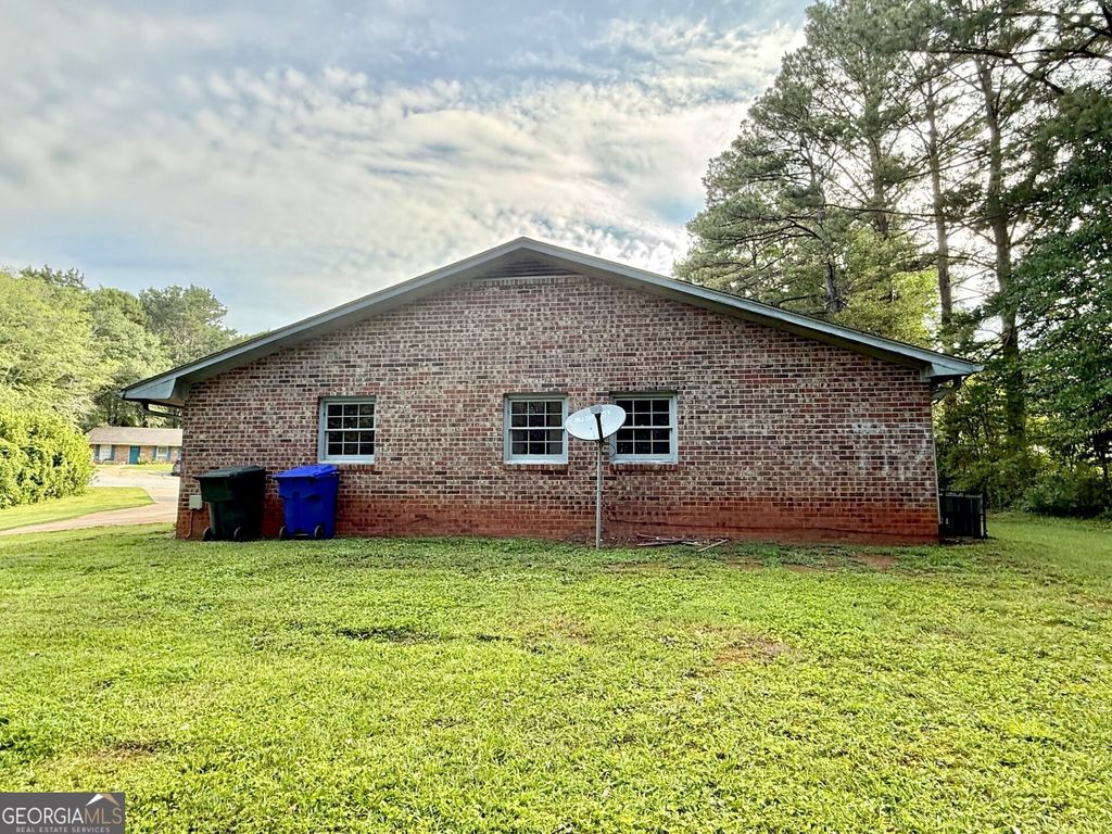 Photo of 1047 Chestnut Oak Court NE, Conyers, GA 30012 (MLS # 10790061)