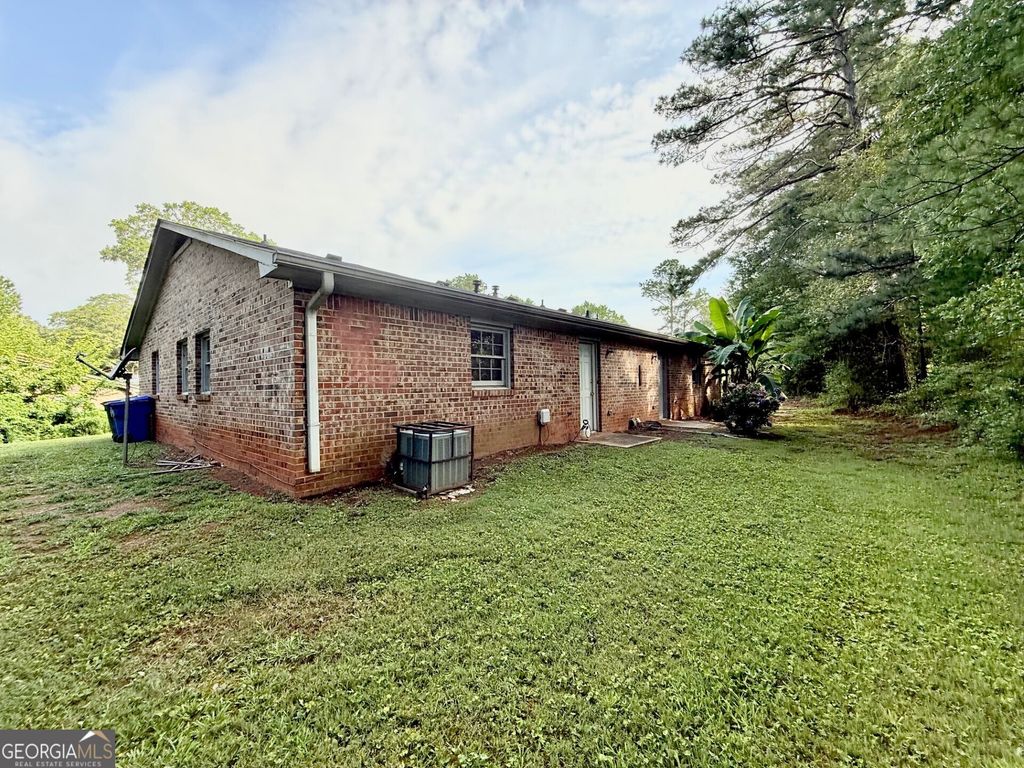 Photo of 1047 Chestnut Oak Court NE, Conyers, GA 30012 (MLS # 10790061)