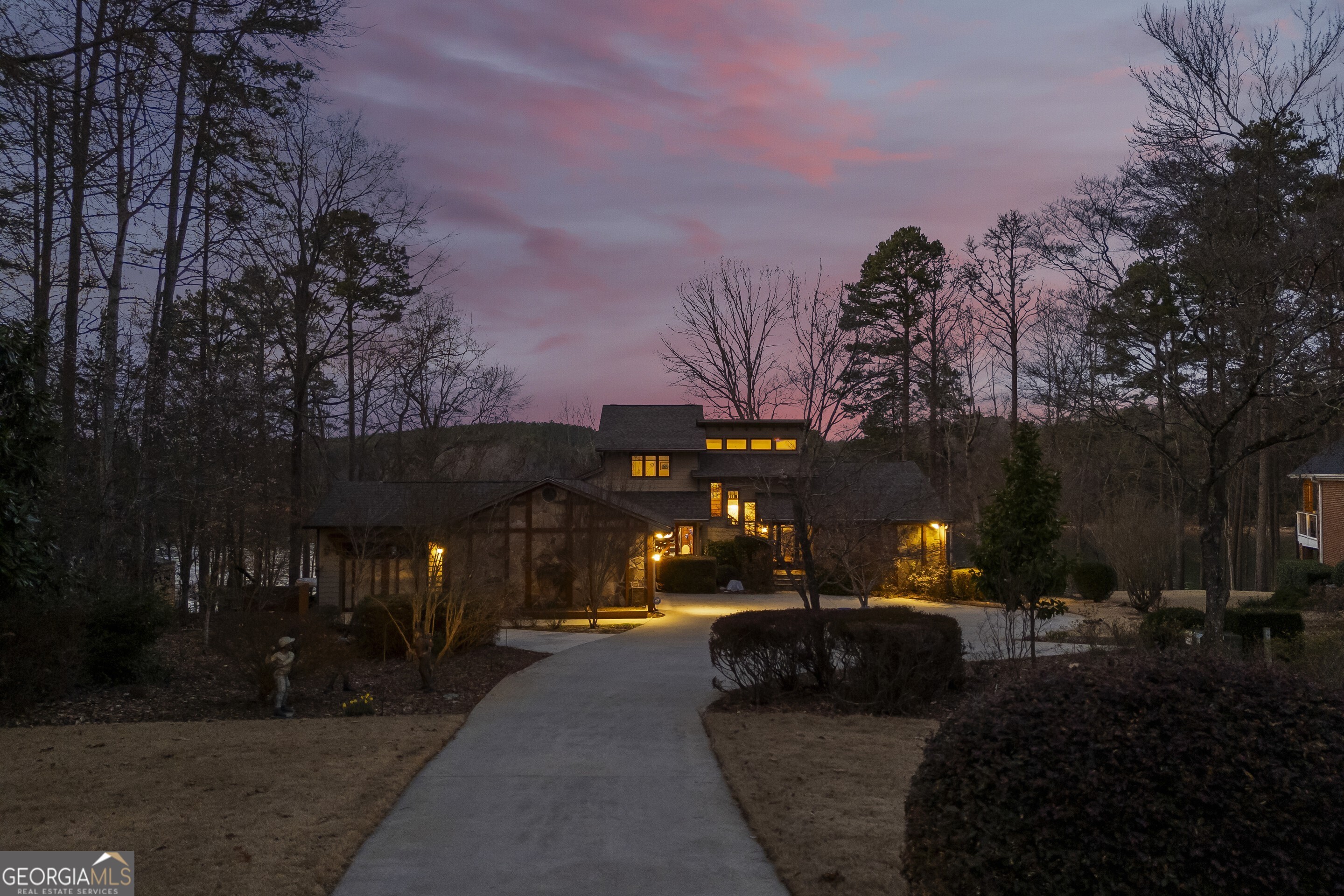 Toccoa, Georgia 30577, United States, 4 Bedrooms Bedrooms, ,4 BathroomsBathrooms,Residential,Pending,4116