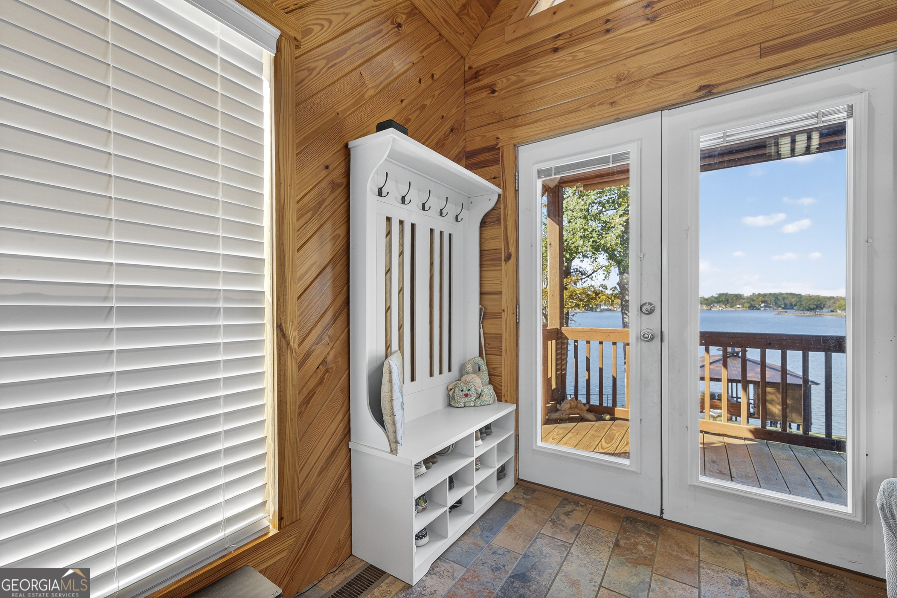 955 Barbara Point RD