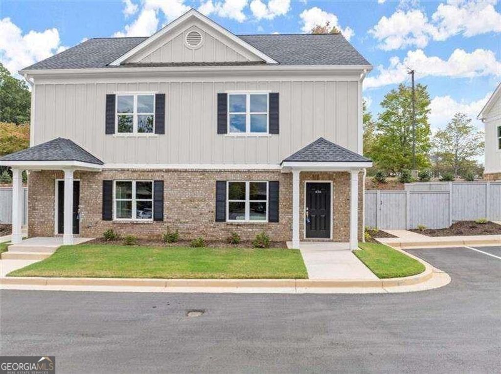 Photo of 502 WASHINGTON Street NW, Gainesville, GA 30501 (MLS # 10694095)