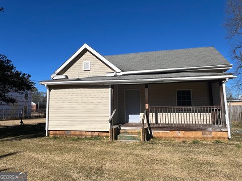 A home in Fort Valley