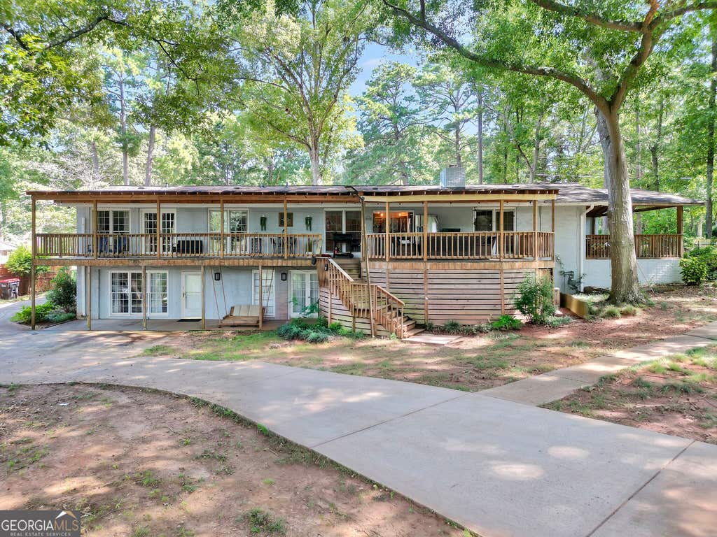 Photo of 1327 Lakeshore Drive, Griffin, GA 30224 (MLS # 10822393)