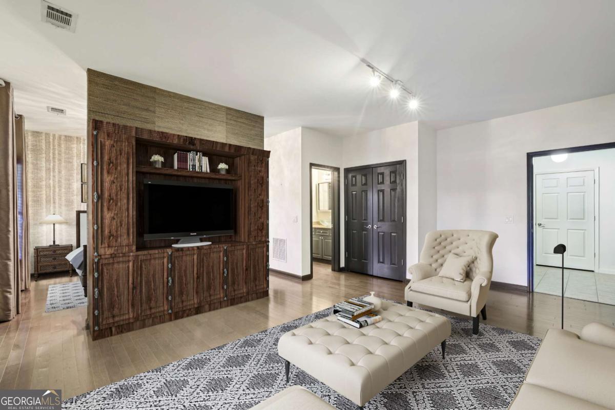 Mystic Court - Residential