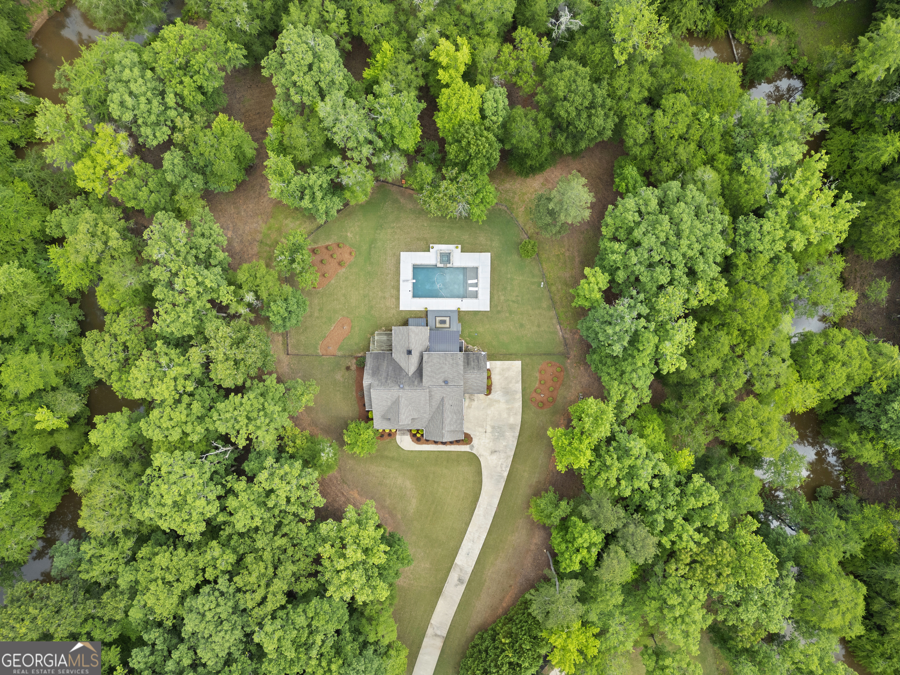 106 Chase LN
