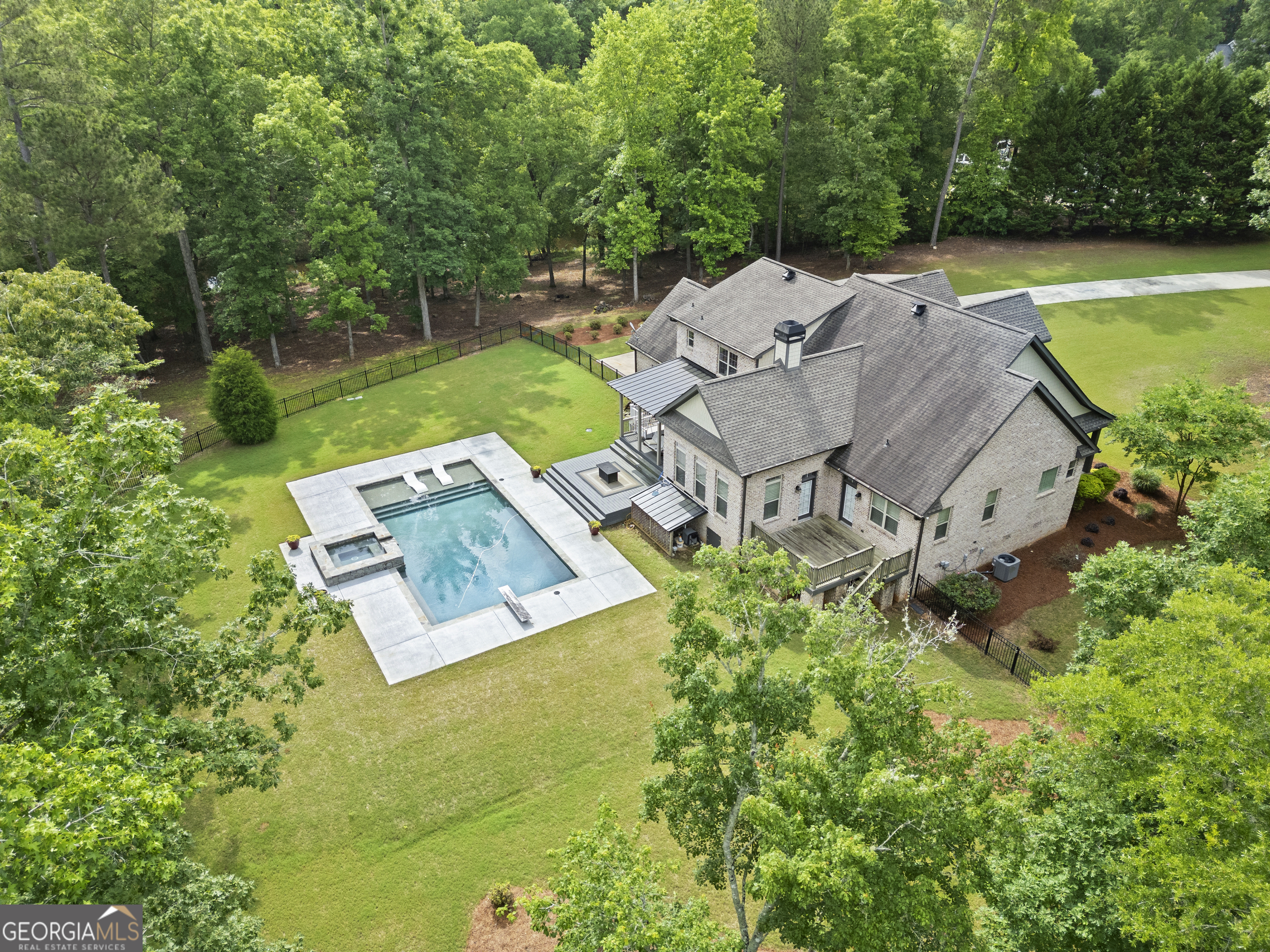 106 Chase LN
