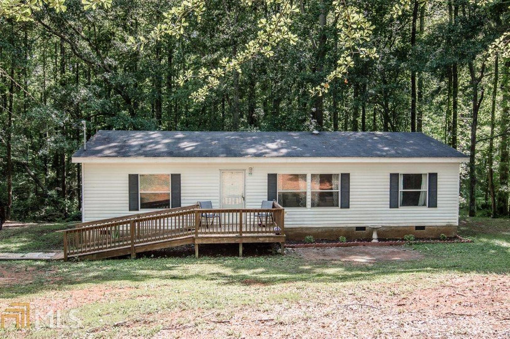 Back on the Market!! Buyer could not obtain financing. Well kept modular home on 1.4 wooded acres. Split bedroom plan. 2 outside storage buildings. 3 y/o a/c unit. Close to 441 to get to Athens or Commerce easily. Perfect for 1st time buyers or investors. Move in ready!