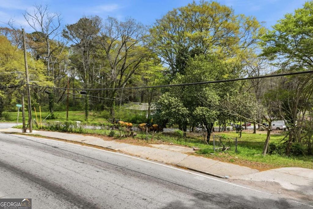 Photo of 263 W Lake Avenue NW, Atlanta, GA 30314 (MLS # 10721748)