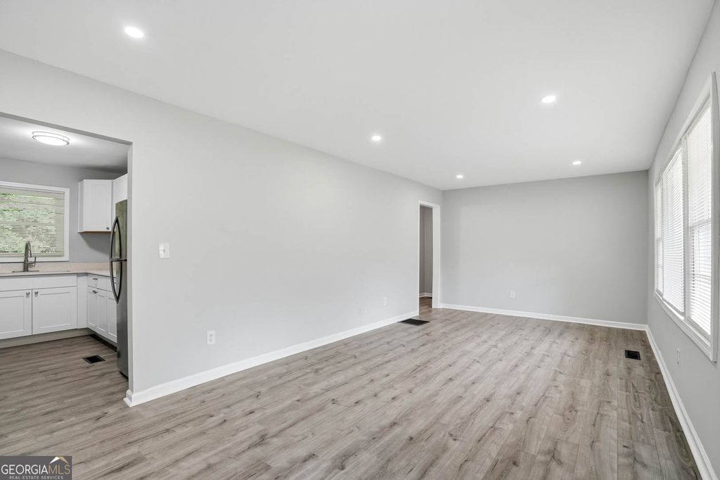 Photo of 467 Park Valley Drive NW, Atlanta, GA 30318 (MLS # 10775161)