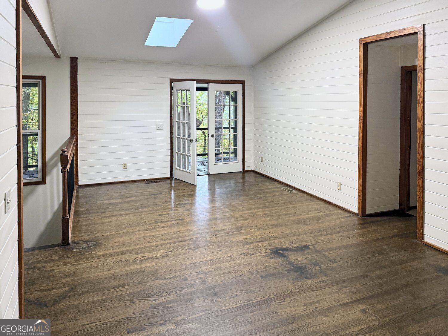 1227 Cherokee CIR