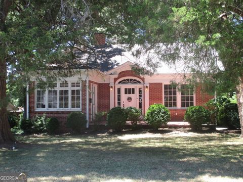 Single Family Residence in Rockmart GA 641 Jones Avenue.jpg