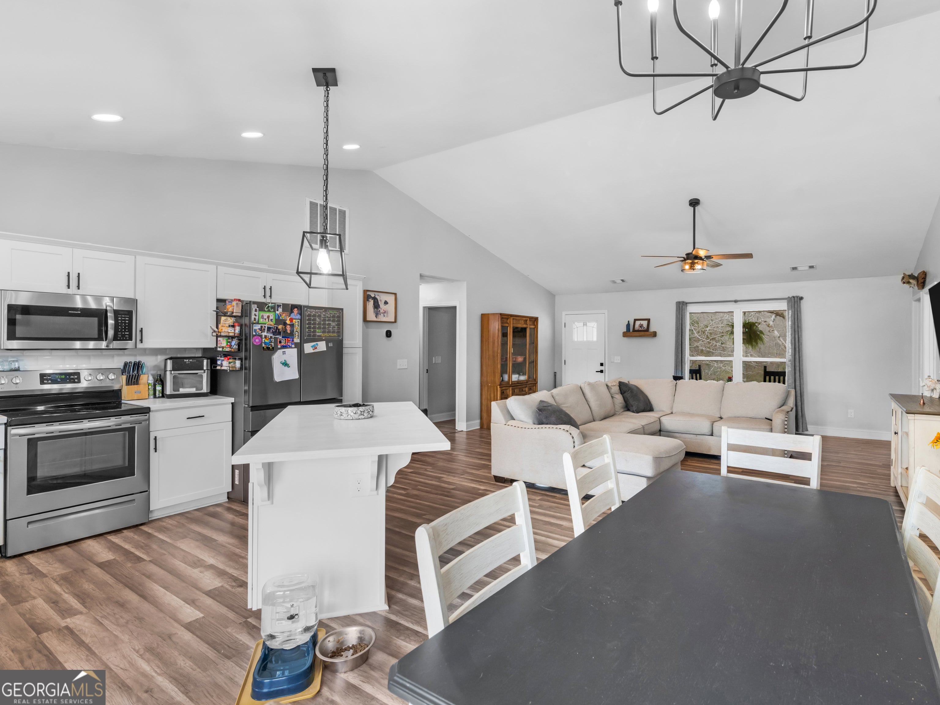 215 Almon AVE