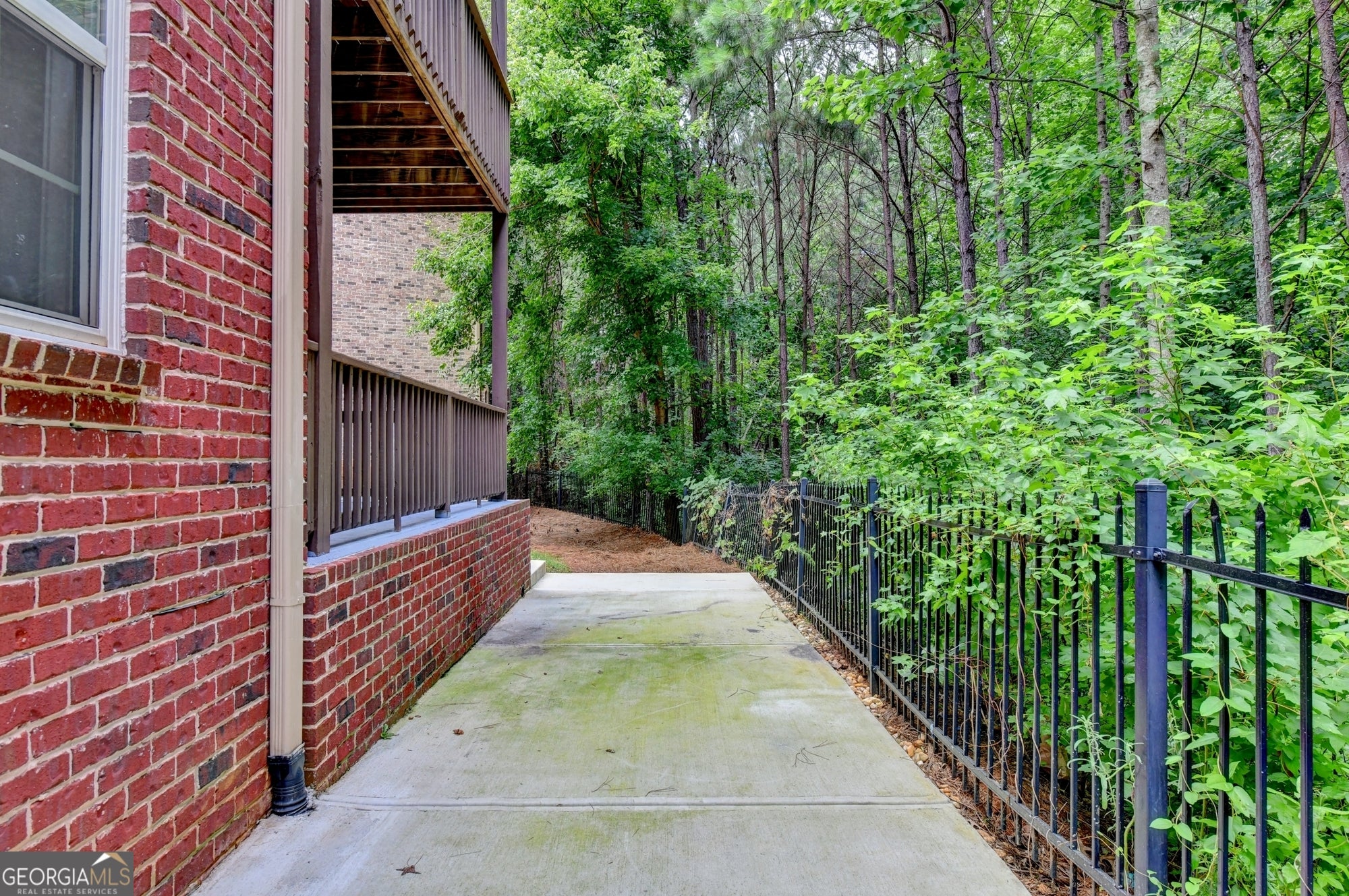 2511 Royston DR