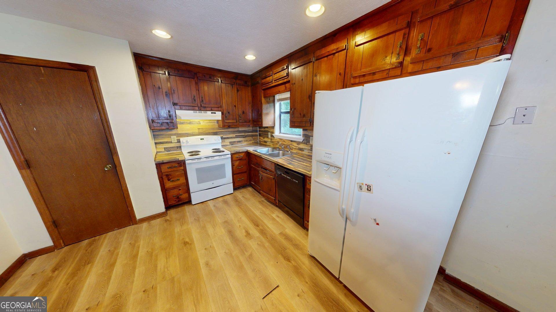 106 Pioneer DR