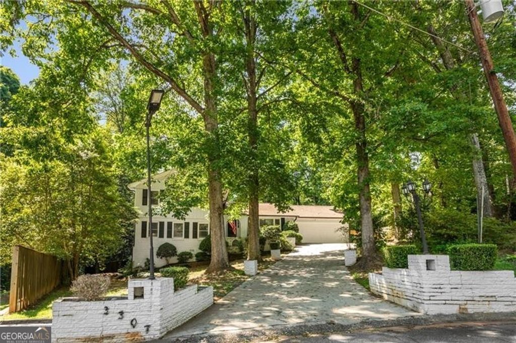 Photo of 3307 Pointe Bleue Ct, Decatur, GA 30034 (MLS # 10725756)