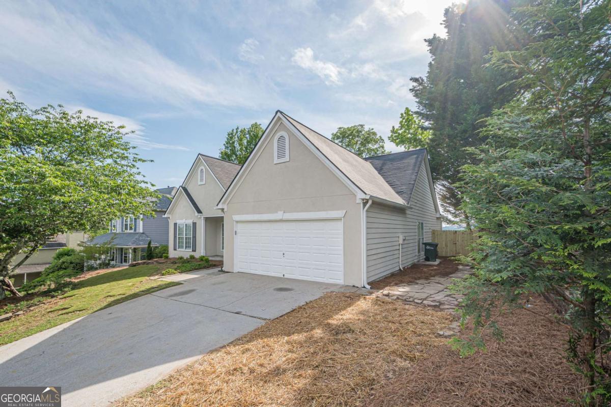 861 Soaring DR