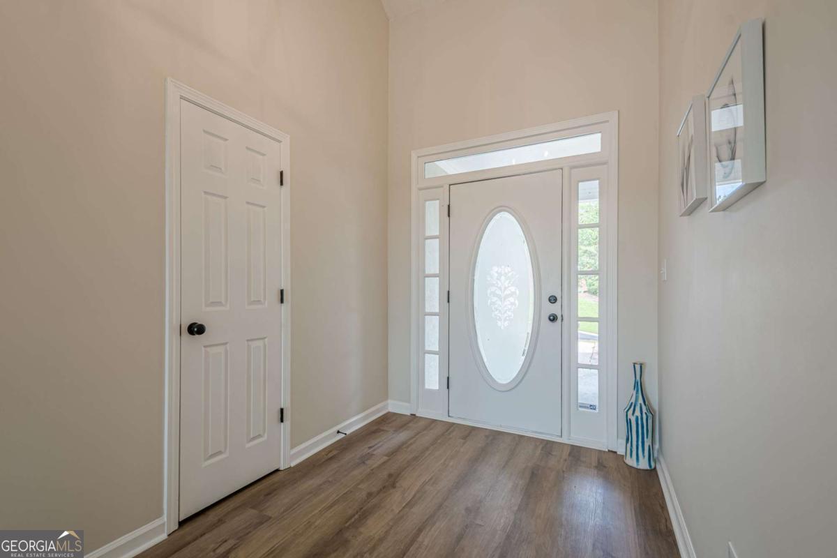 861 Soaring DR