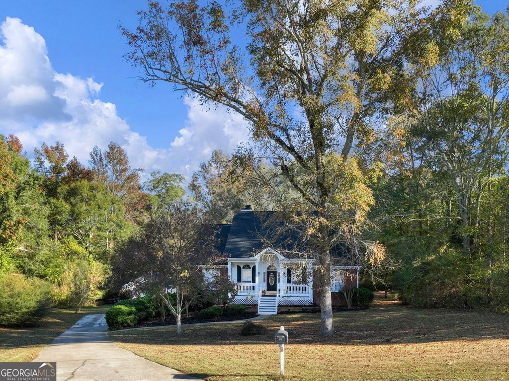 Photo of 74 Indian Creek Way, Hoschton, GA 30548 (MLS # 10637441)