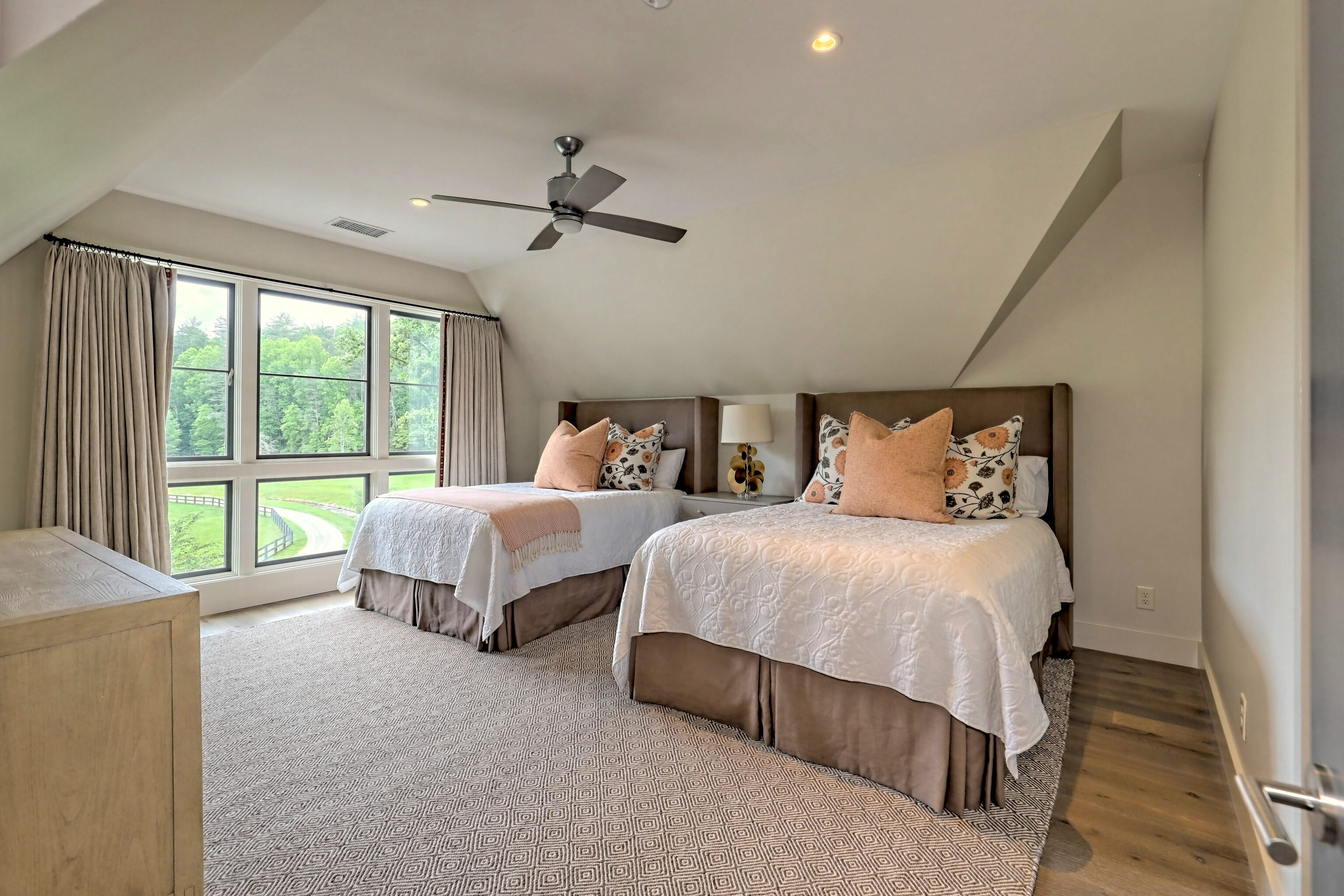 Clayton, Georgia 30525, United States, 8 Bedrooms Bedrooms, ,8 BathroomsBathrooms,Residential,Active,216322