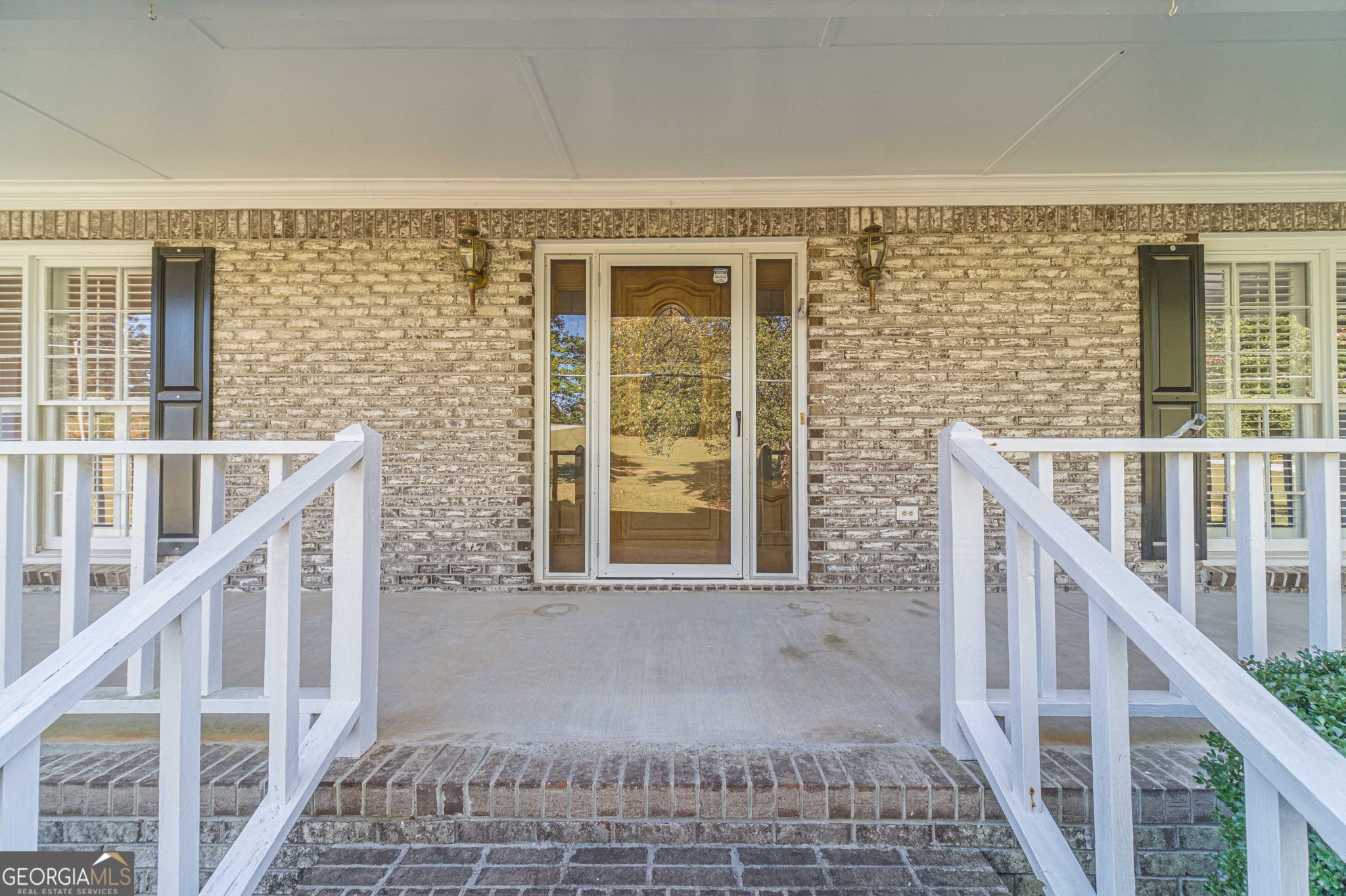 3906 Laurens LN