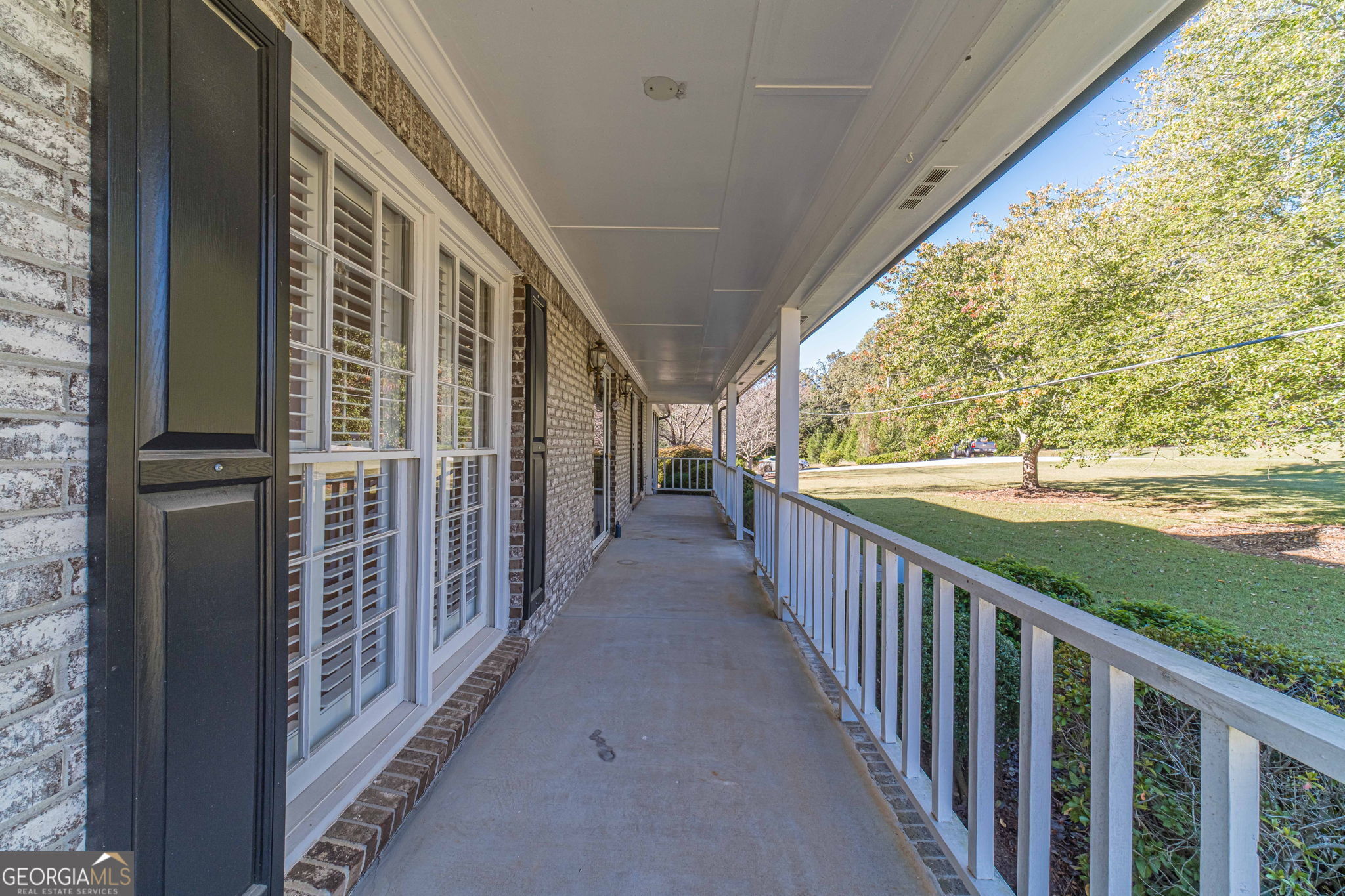 3906 Laurens LN