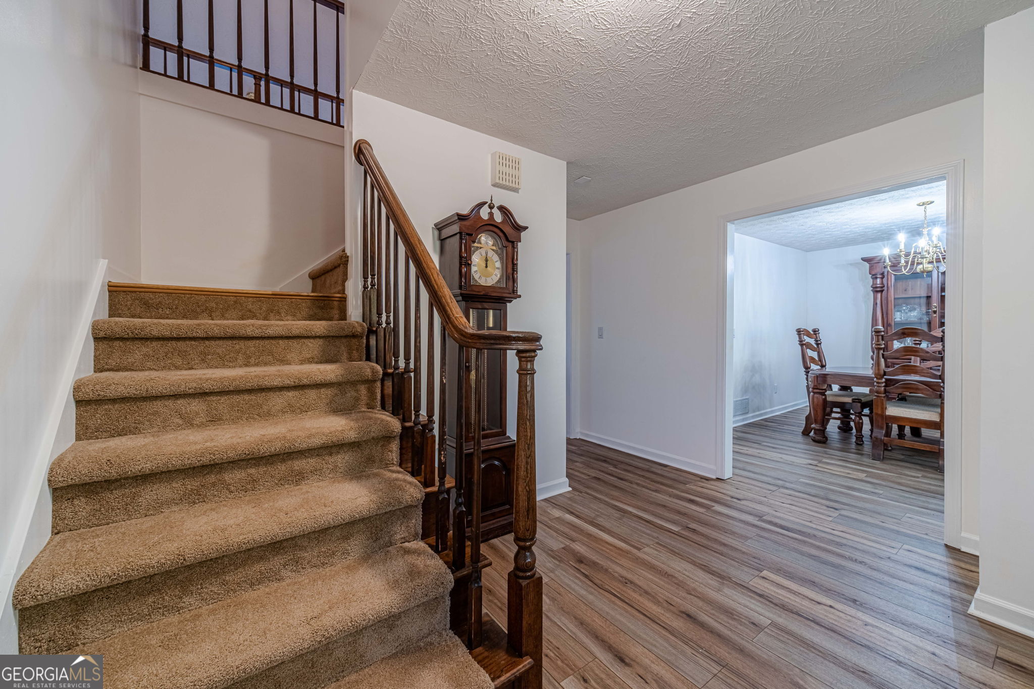 3906 Laurens LN