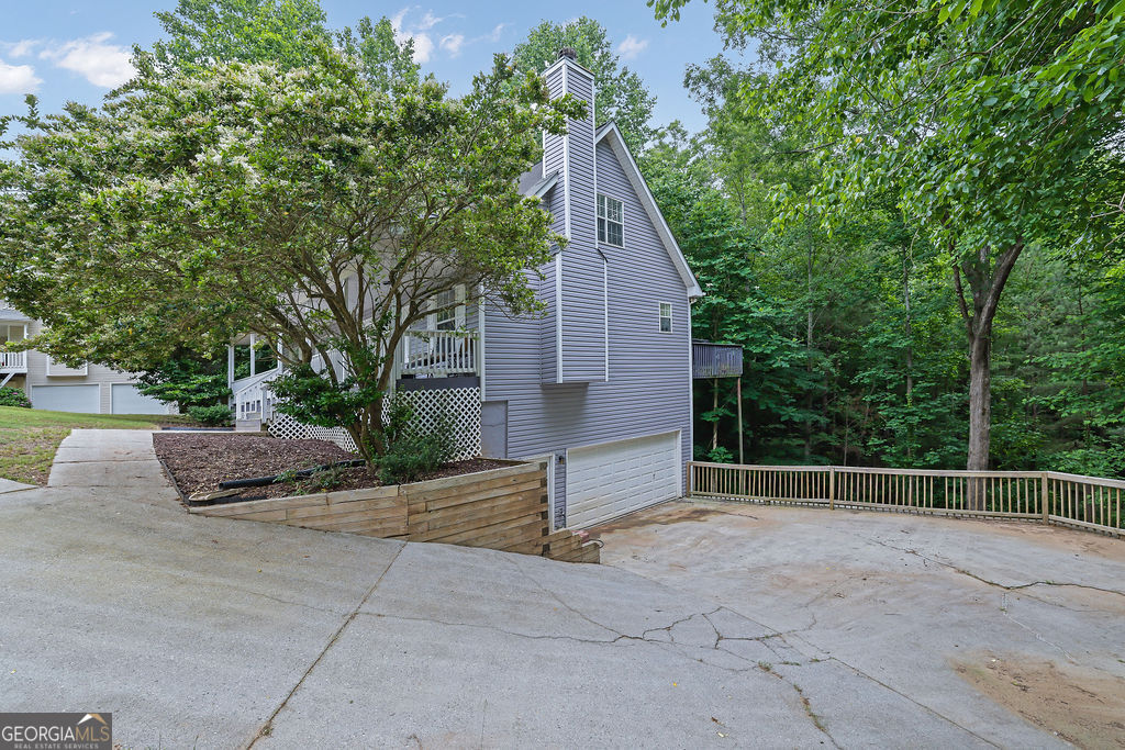 402 Wood Chase LN