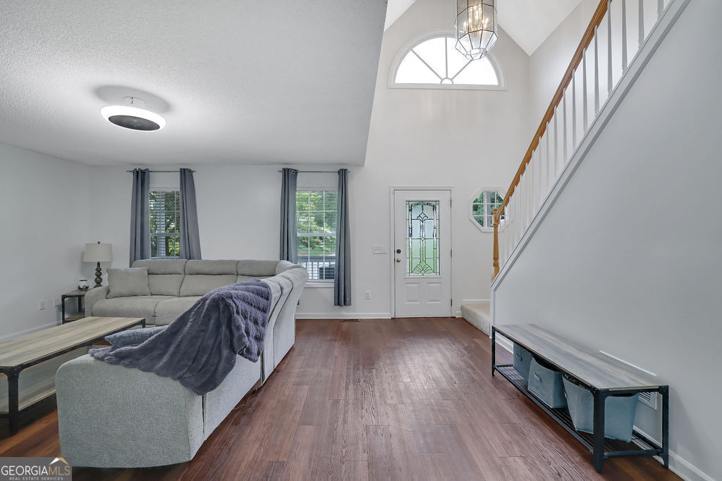 402 Wood Chase LN
