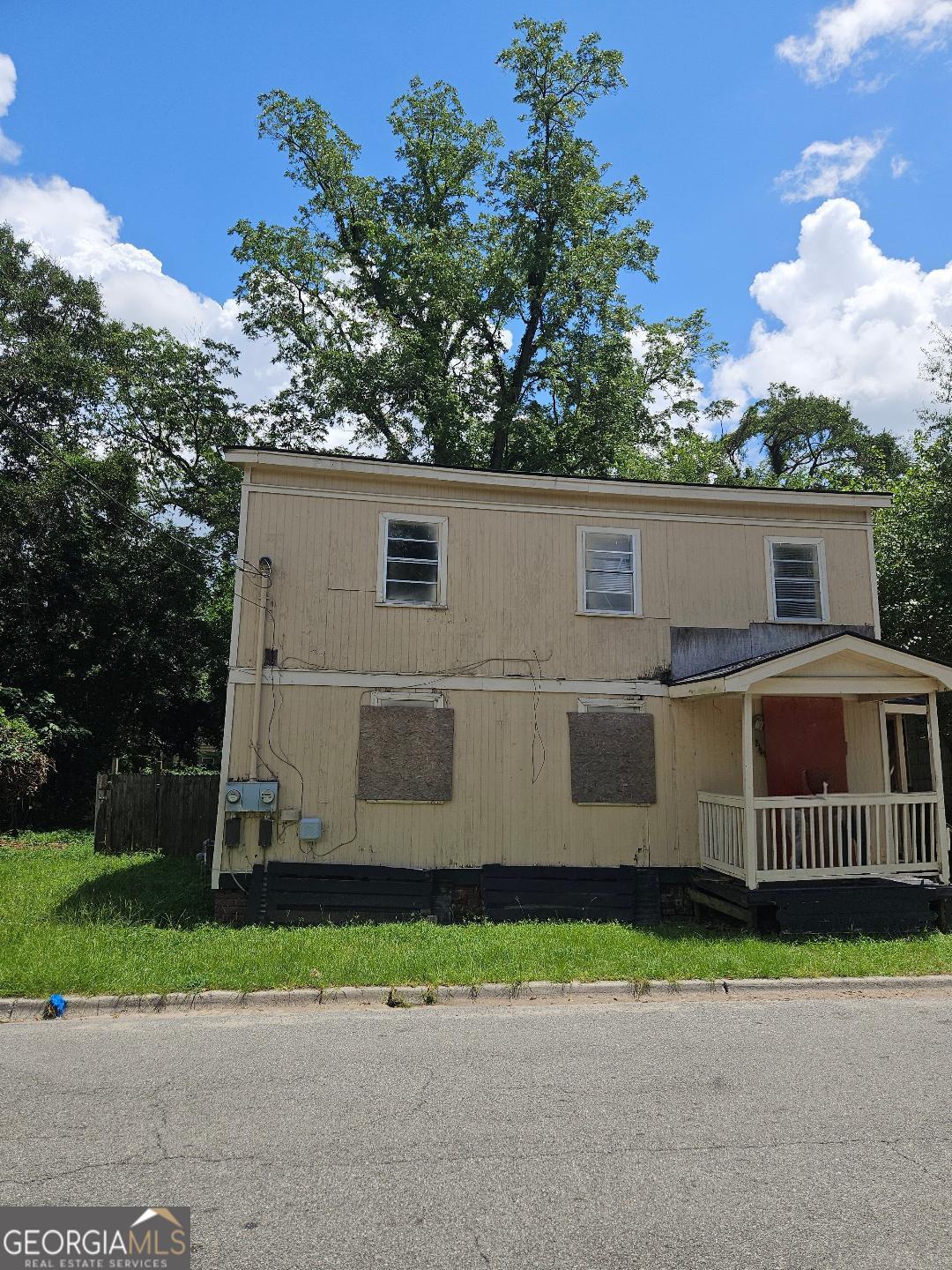 Attention investors and cash buyers! Check out this 4-bedroom, 2-bathroom duplex on Savannah's Westside. With 1,728 square feet of living space on a 0.11-acre lot, this property offers plenty of potential. The spacious lot allows for additional heated square footage, so bring your design team to explore the possibilities. Conveniently located just minutes from I-16, Downtown Savannah, and Midtown Savannah. Don't hesitate-schedule your tour and submit your offer today!