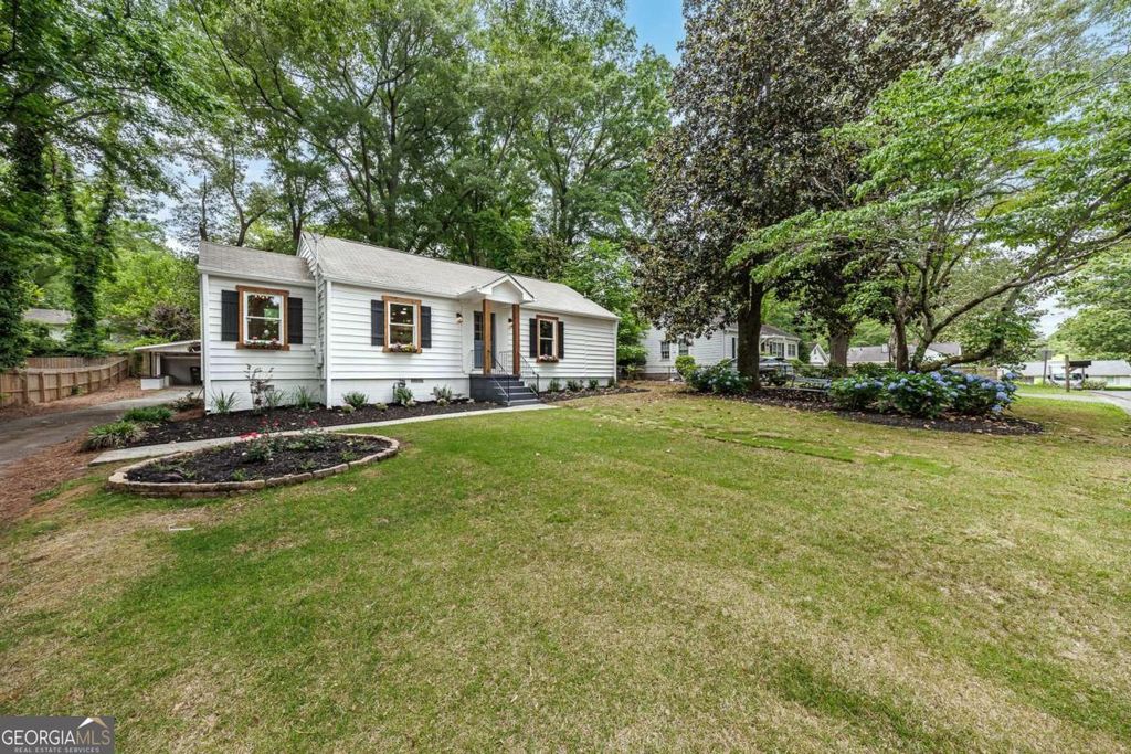 Photo of 476 Freyer Drive NE, Marietta, GA 30060 (MLS # 10806407)