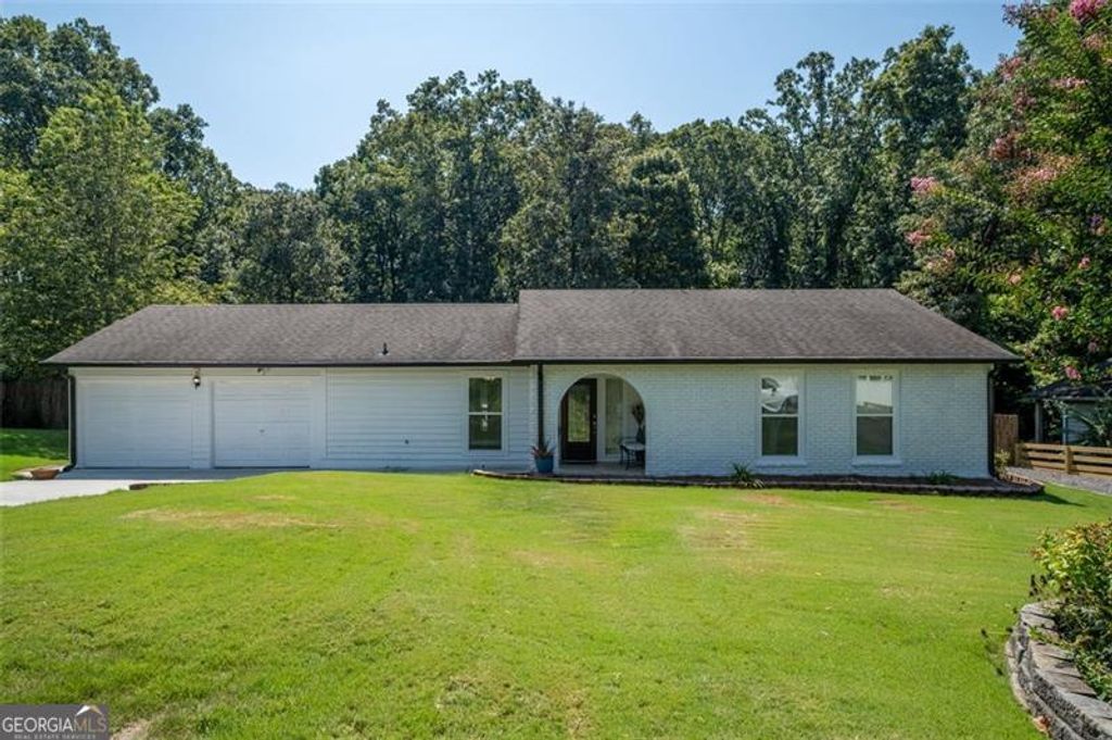 Photo of 1188 Cottonwood Dr, Lawrenceville, GA 30043 (MLS # 10650358)