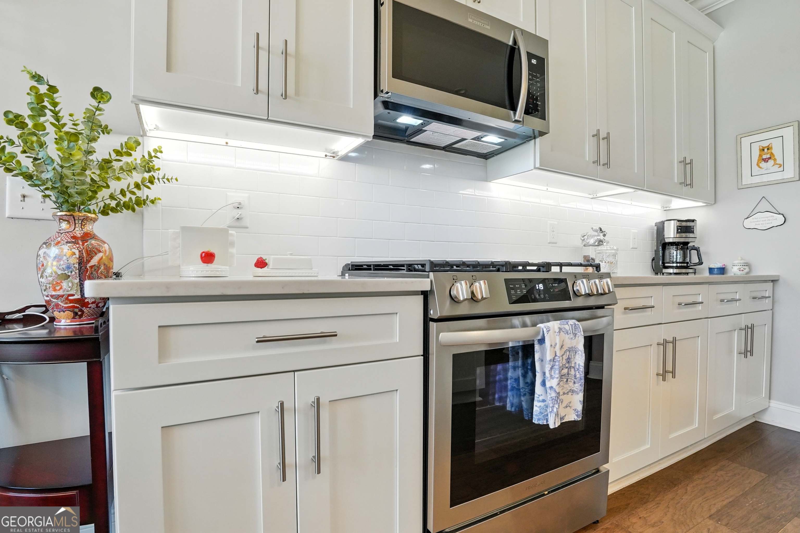 1005 Conservation LN