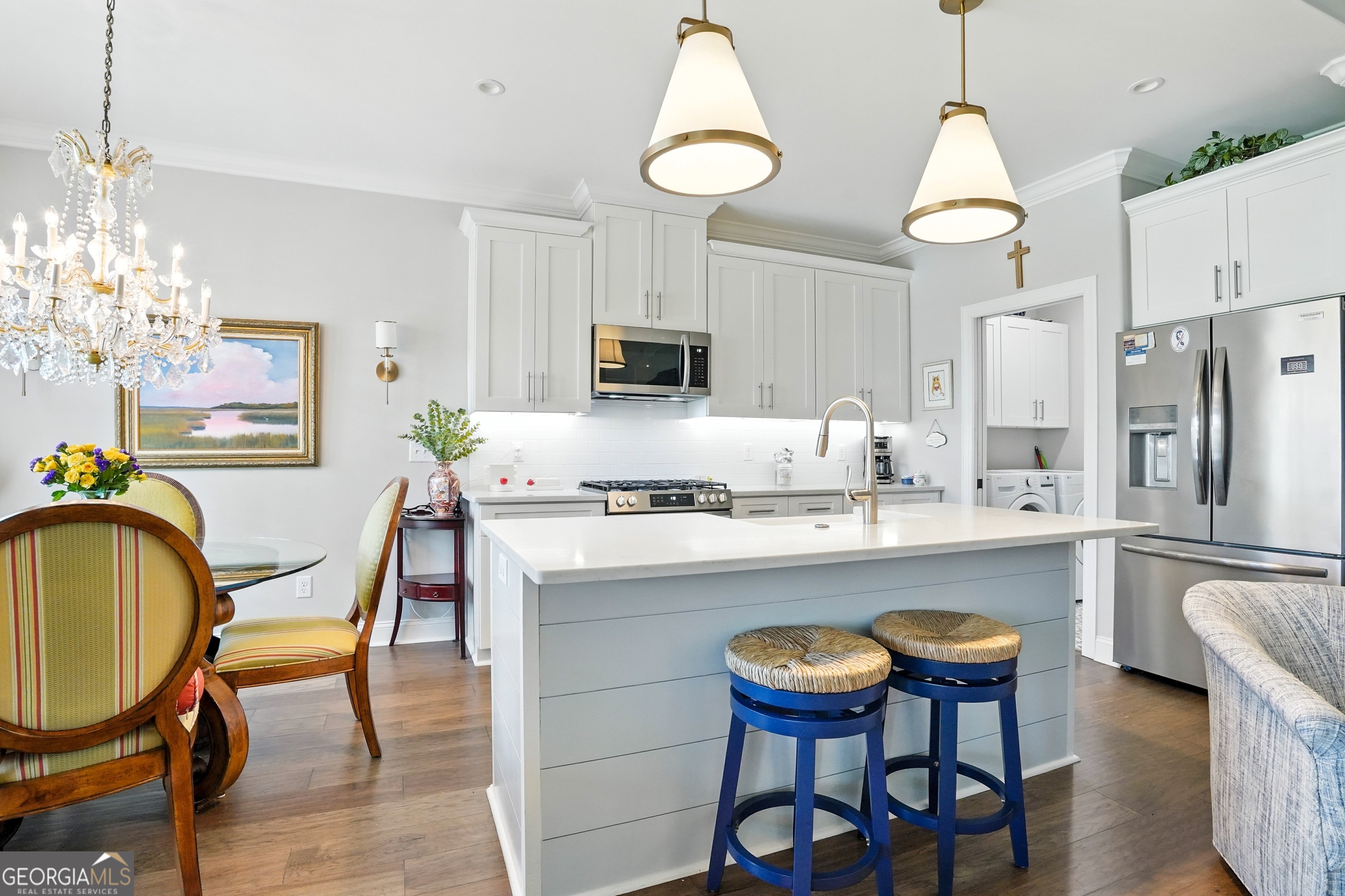 1005 Conservation LN