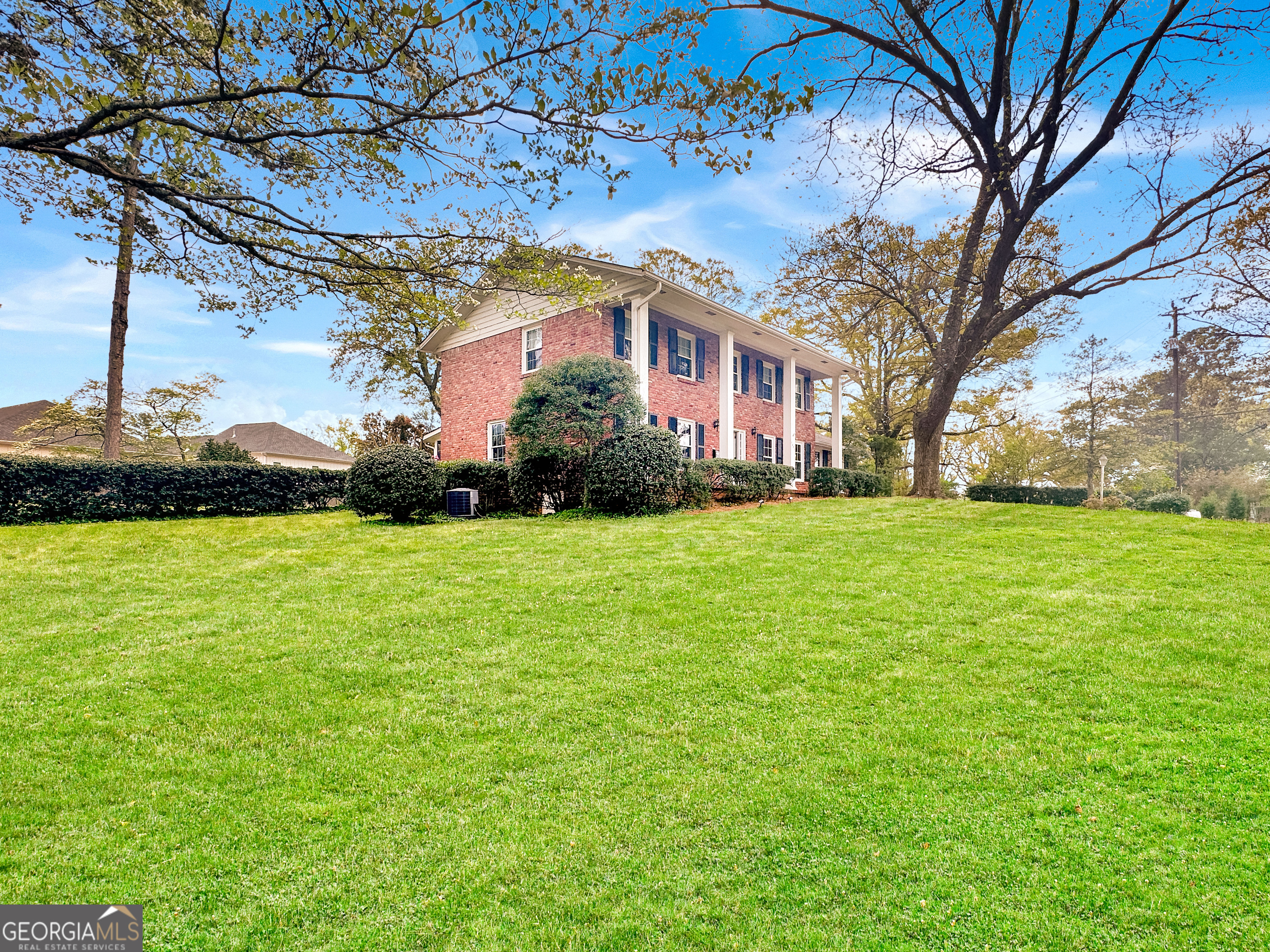 2484 POWERS FERRY DR SE