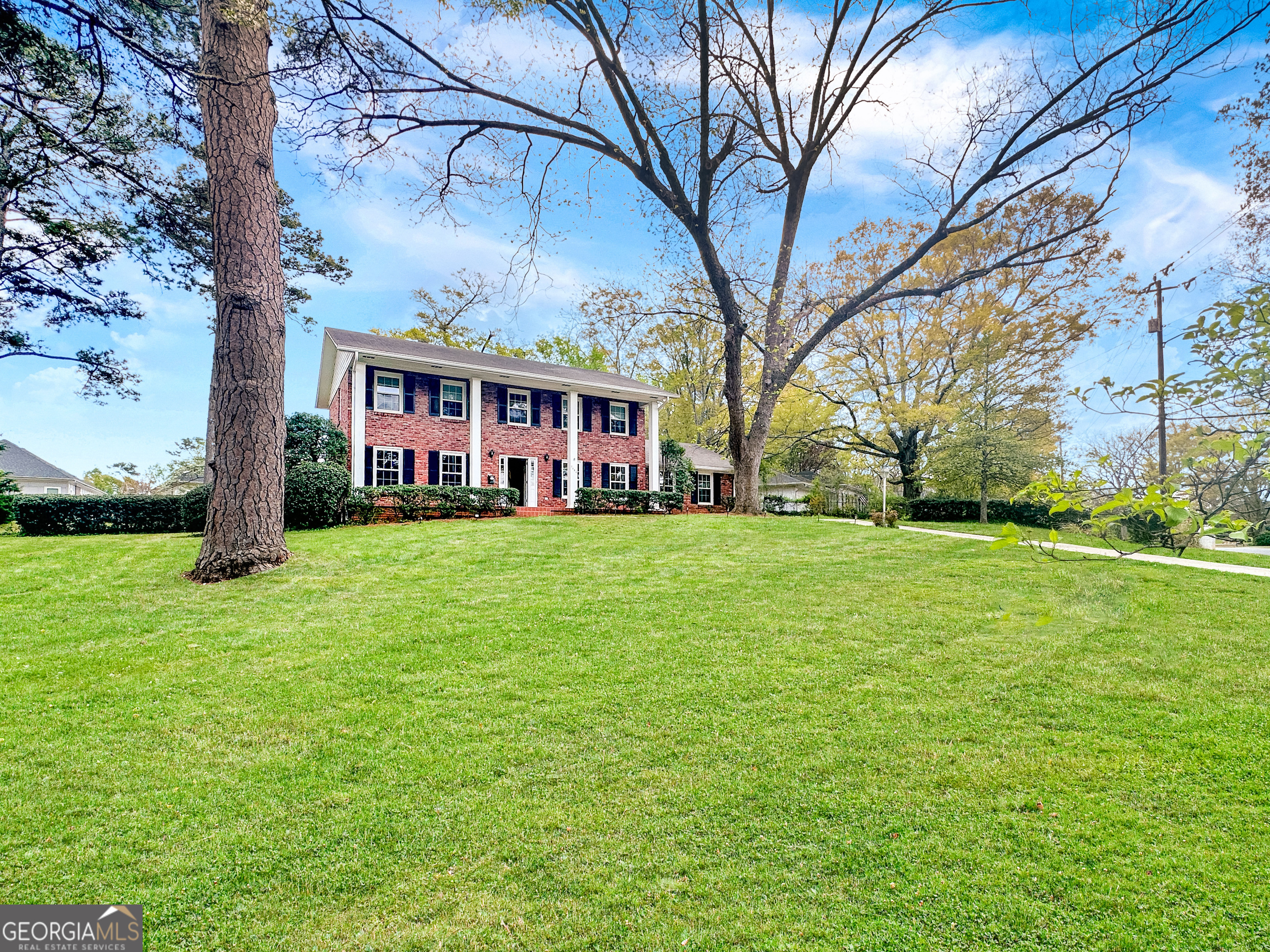 2484 POWERS FERRY DR SE