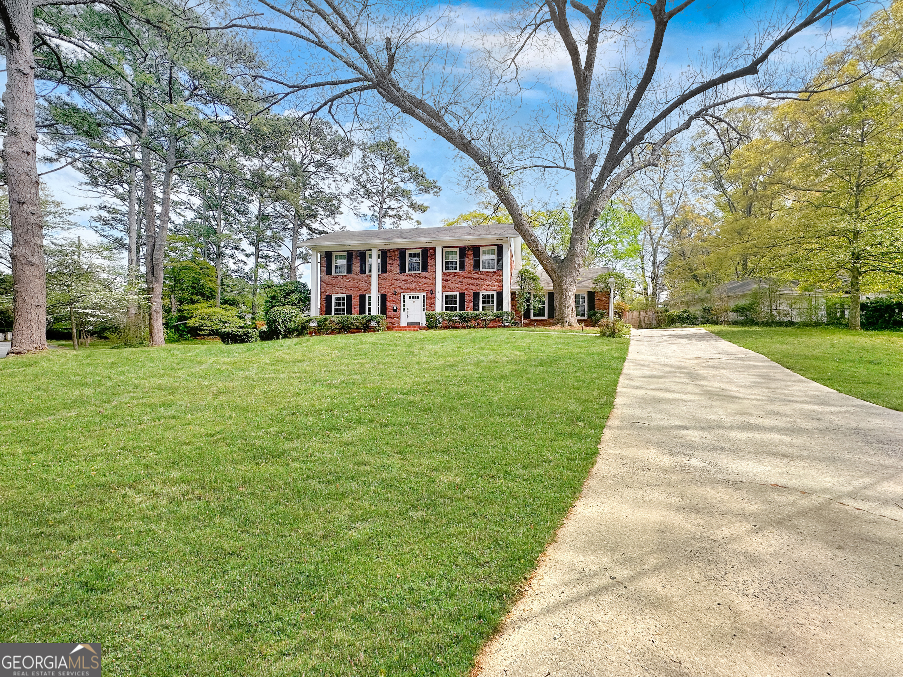 2484 POWERS FERRY DR SE