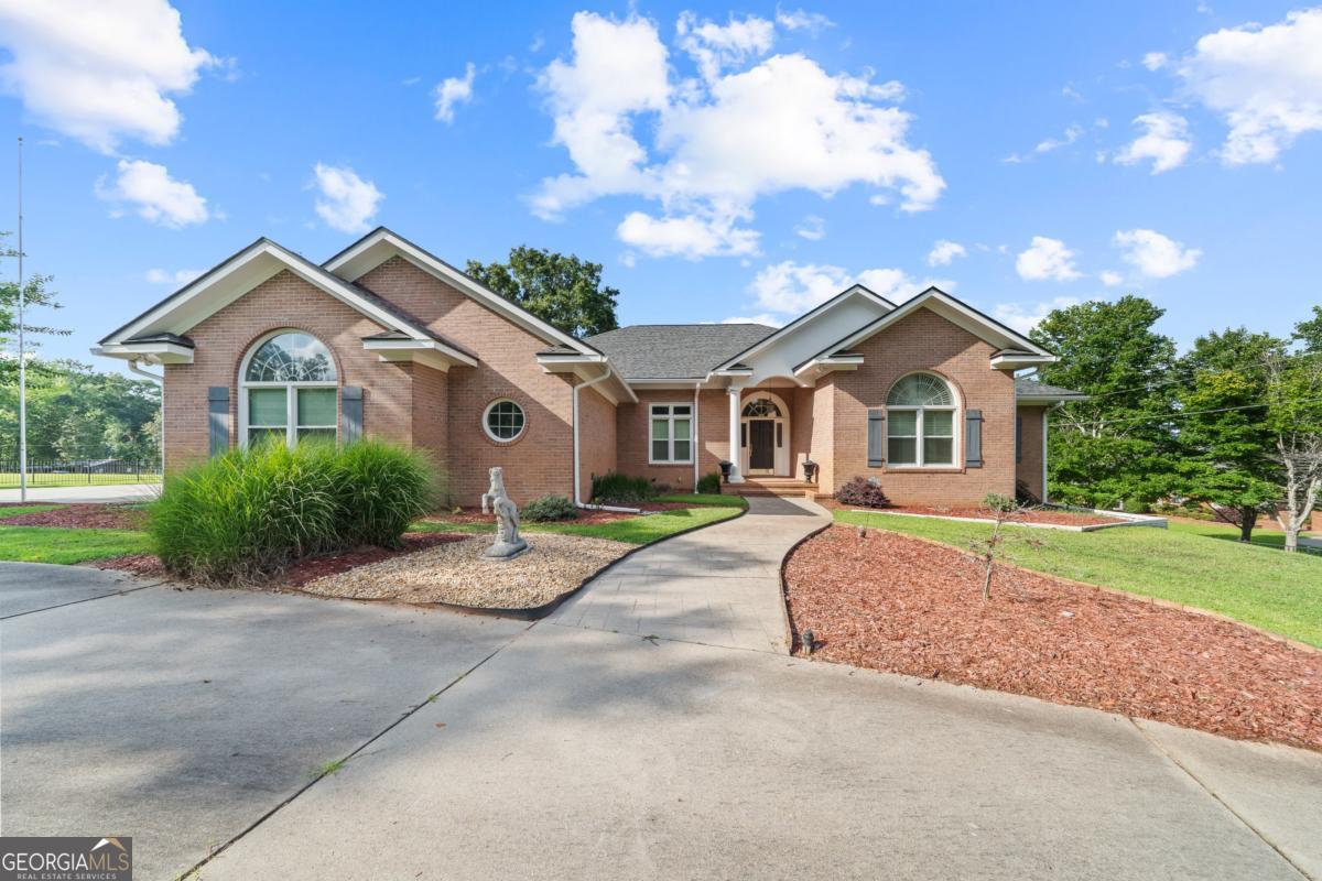 183 E Lakeview DR NE
