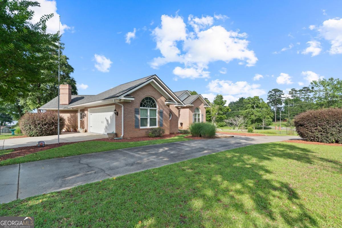 183 E Lakeview DR NE