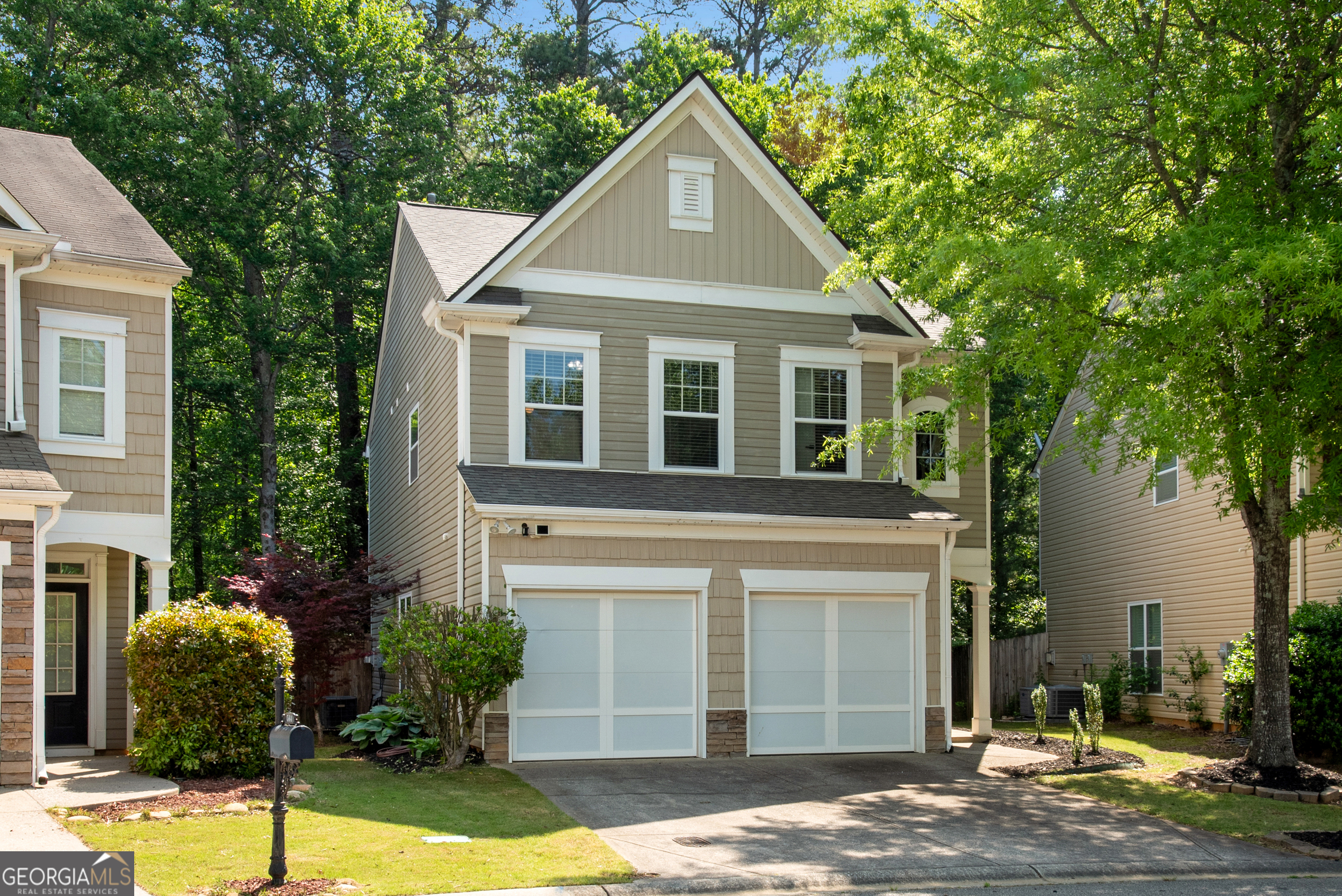 562 Poplar BND