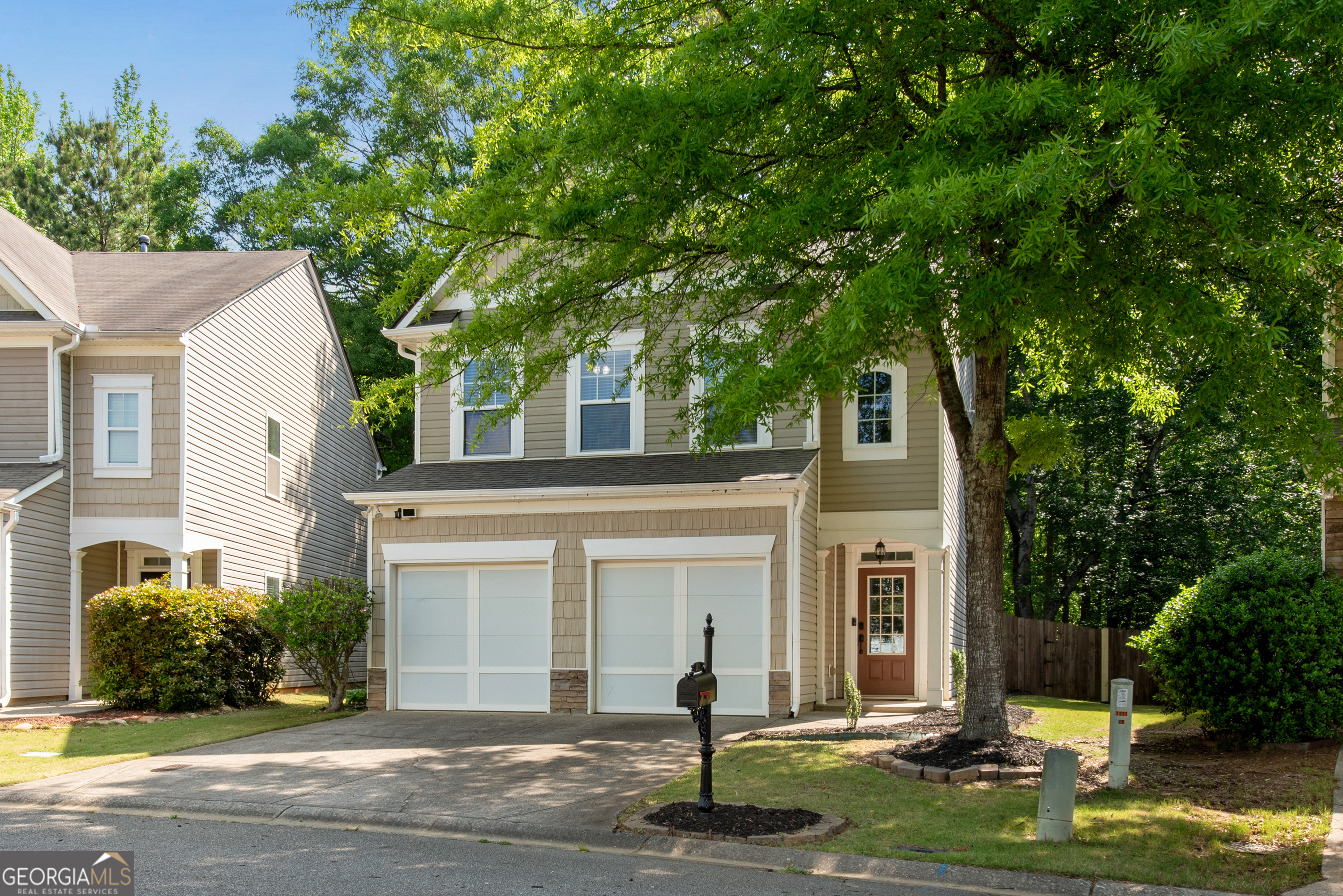 562 Poplar BND