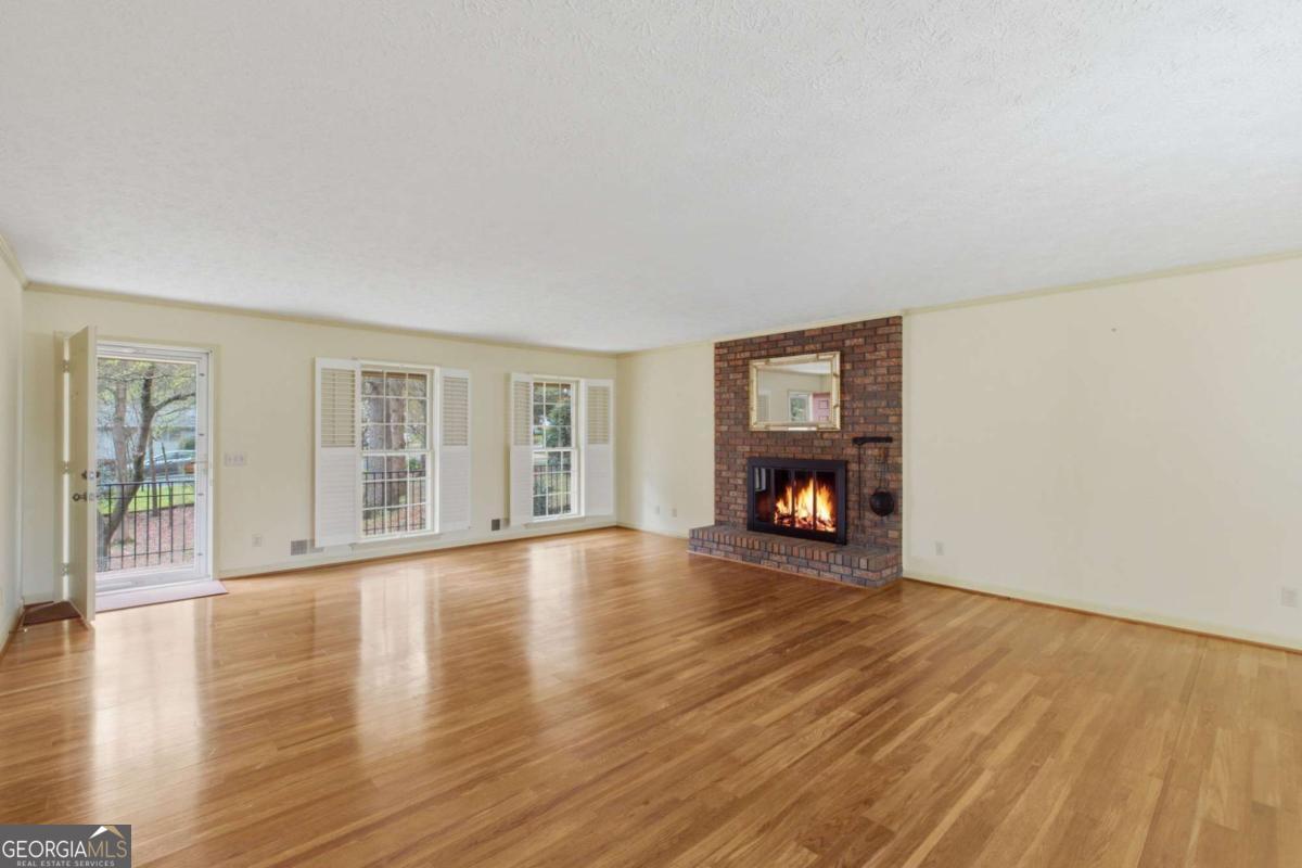 3245 Forest Creek DR SW