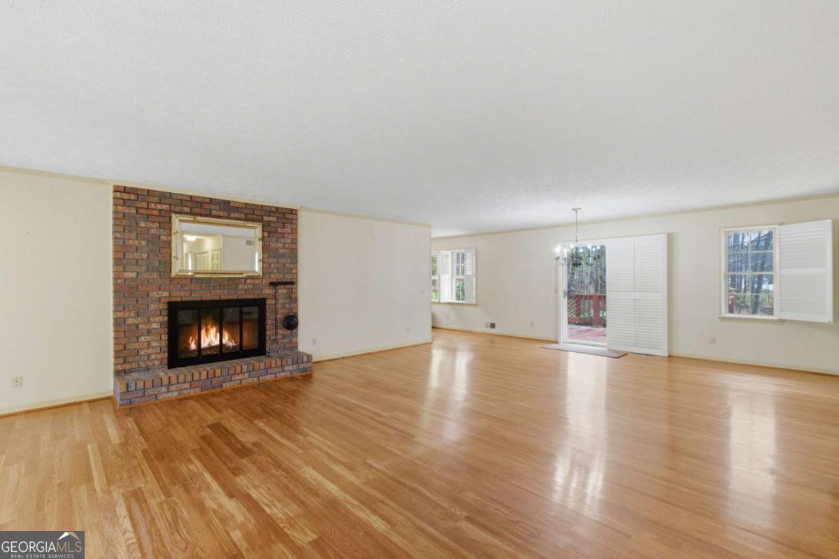 3245 Forest Creek DR SW