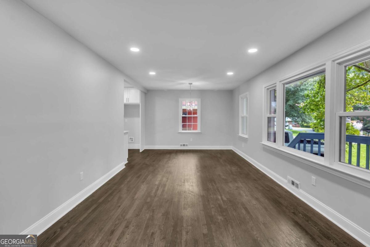 831 Daniell DR SE