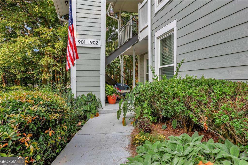 901 Summit North DR NE 901