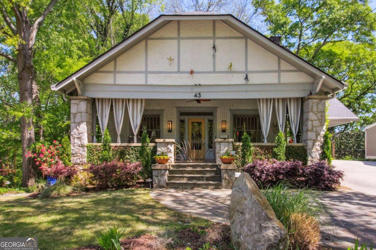 43 Avery DR NE