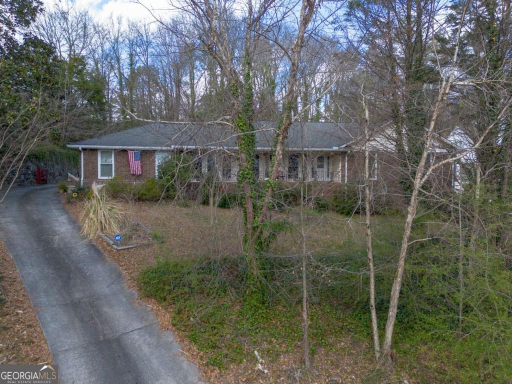 Photo of 650 Riverside Road, Roswell, GA 30075 (MLS # 10705658)