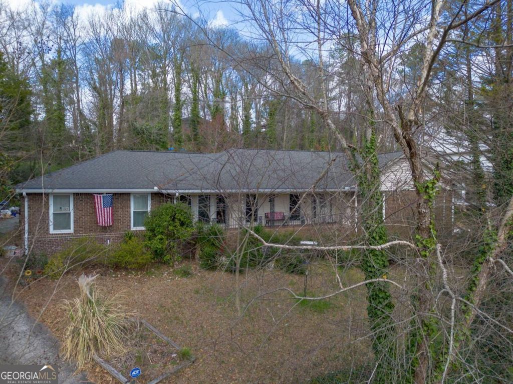 Photo of 650 Riverside Road, Roswell, GA 30075 (MLS # 10705658)