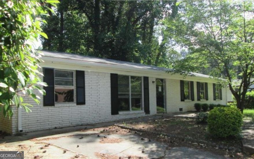 3 bed/2 bath plus bonus room. Close to shopping, restaurants and entertainment. On the bus line. Close to I-285. For more information Call or TEXT 770-679-1770.